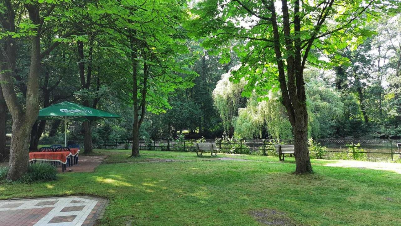 Parkhotel Keck - Castillo Del Bosque Wingst 외부 사진